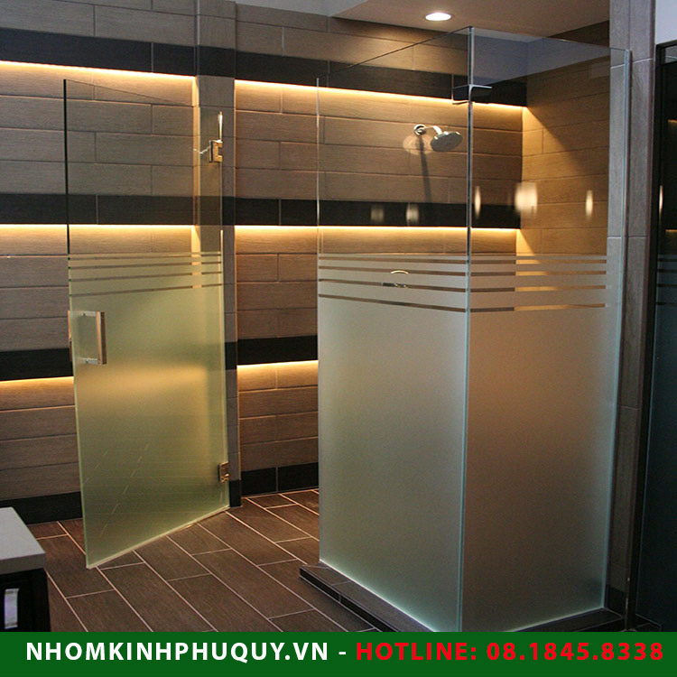 Cửa kính phòng tắm dạng mở quay 1