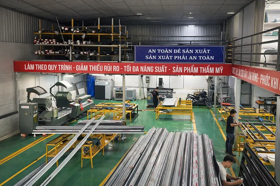 PHÚ QUÝ – XƯỞNG SẢN XUẤT NHÔM KÍNH GIÁ TẬN GỐC 1