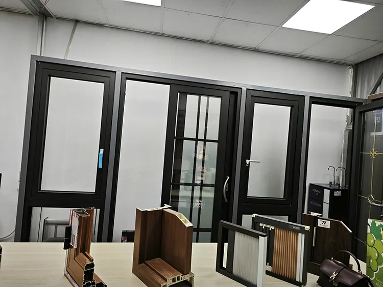 Cam kết chất lượng từ xưởng nhôm kính Phú Quý 1